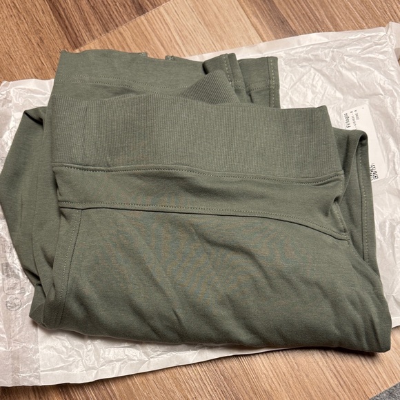 Pact Airplane Tapered Leg Pant in Castor Green - Picture 3 of 3